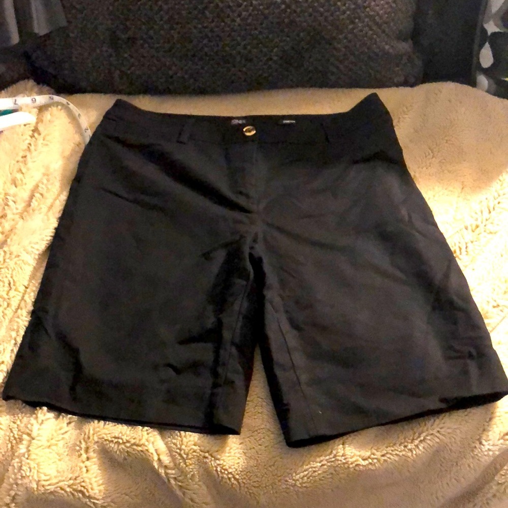 🔹4 for $30 Jones New York Black Bermuda Shorts, size 8
